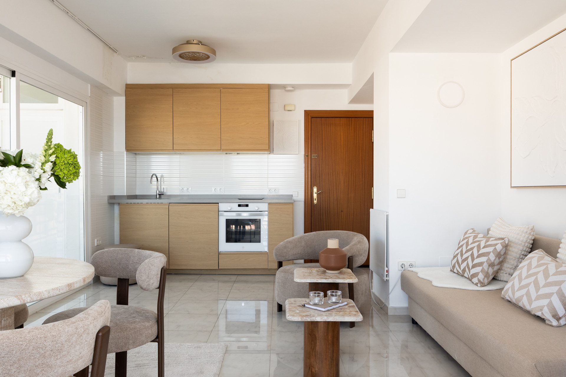 1 Bedroom Apartment in Marbella - Photo 6