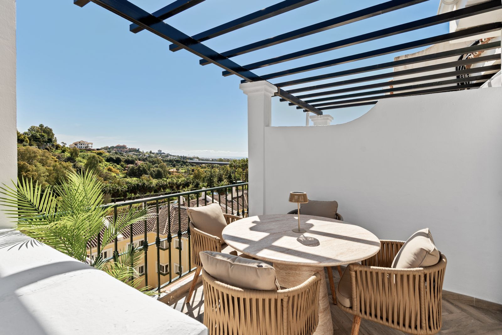 3 Bedroom Penthouse in Benahavís - Photo 18