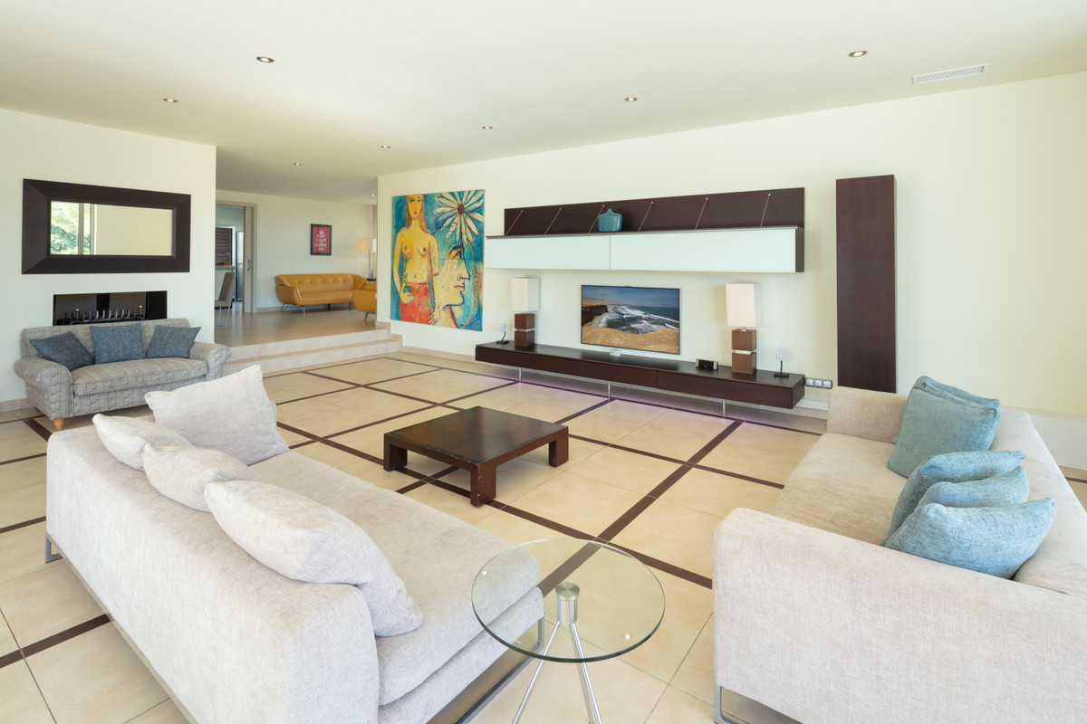 6 Bedroom Villa in Marbella - Photo 6