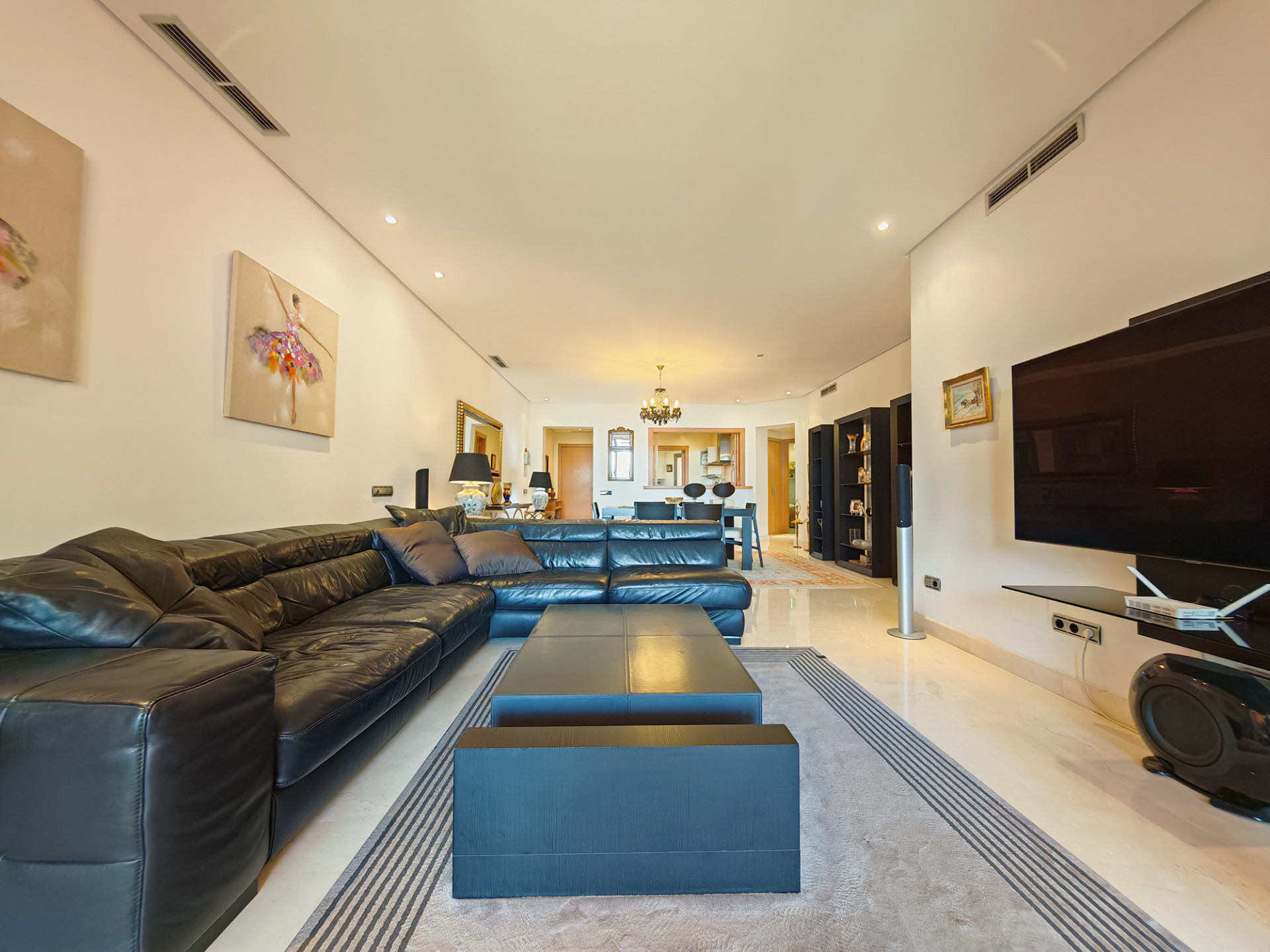 3 Bedroom Apartment in Marbella - Photo 5