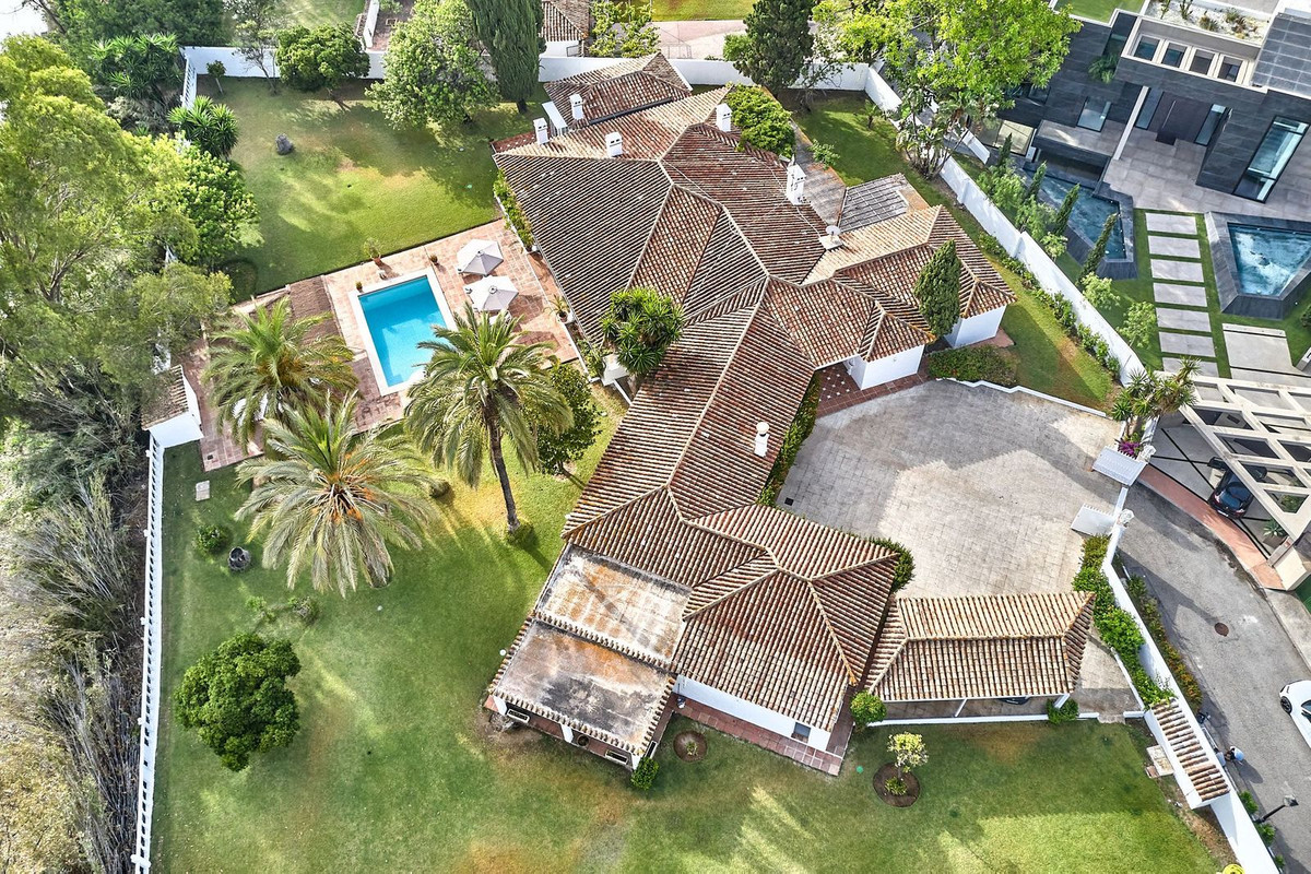7 Bedroom Villa in San Pedro de Alcántara - Photo 2