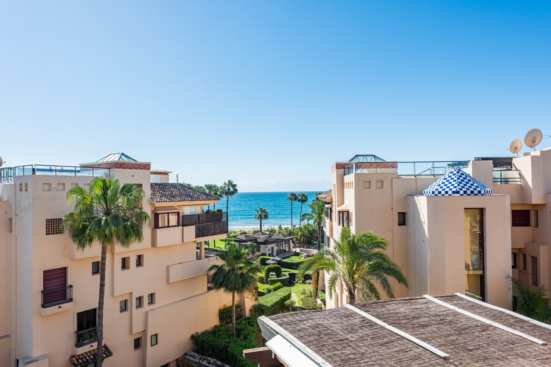 3 Bedroom Penthouse in Estepona - Photo 5