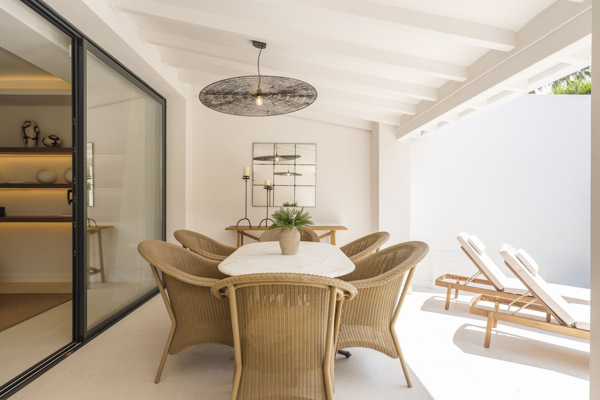4 Bedroom Townhouse in Marbella - Photo 12