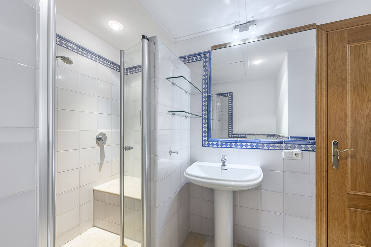 3 Bedroom Apartment in San Pedro de Alcántara - Photo 15