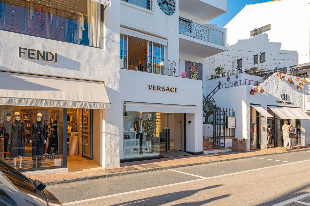 2 Bedroom Apartment in Marbella - Photo 23