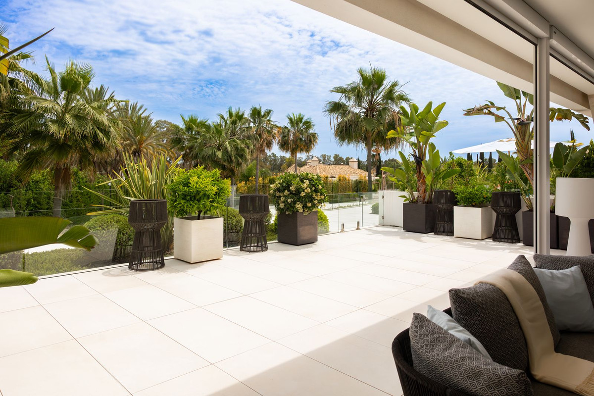 4 Bedroom Apartment in Marbella - Photo 29