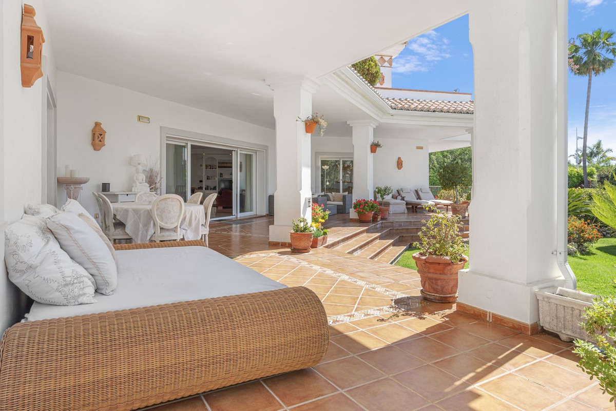 6 Bedroom Villa in Estepona - Photo 28