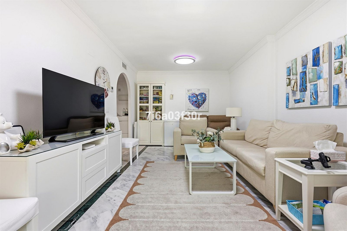 2 Bedroom Apartment in Marbella - Photo 2