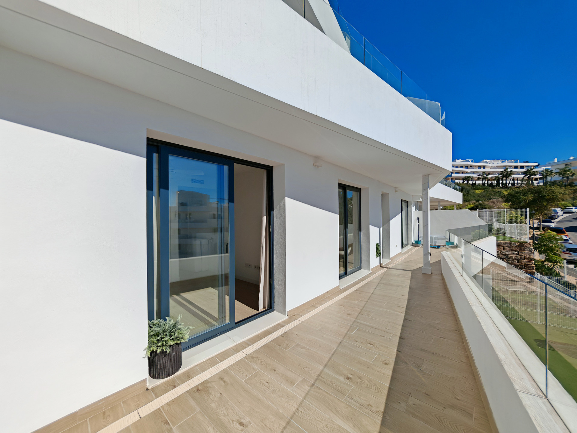 2 Bedroom Apartment in Estepona - Photo 12