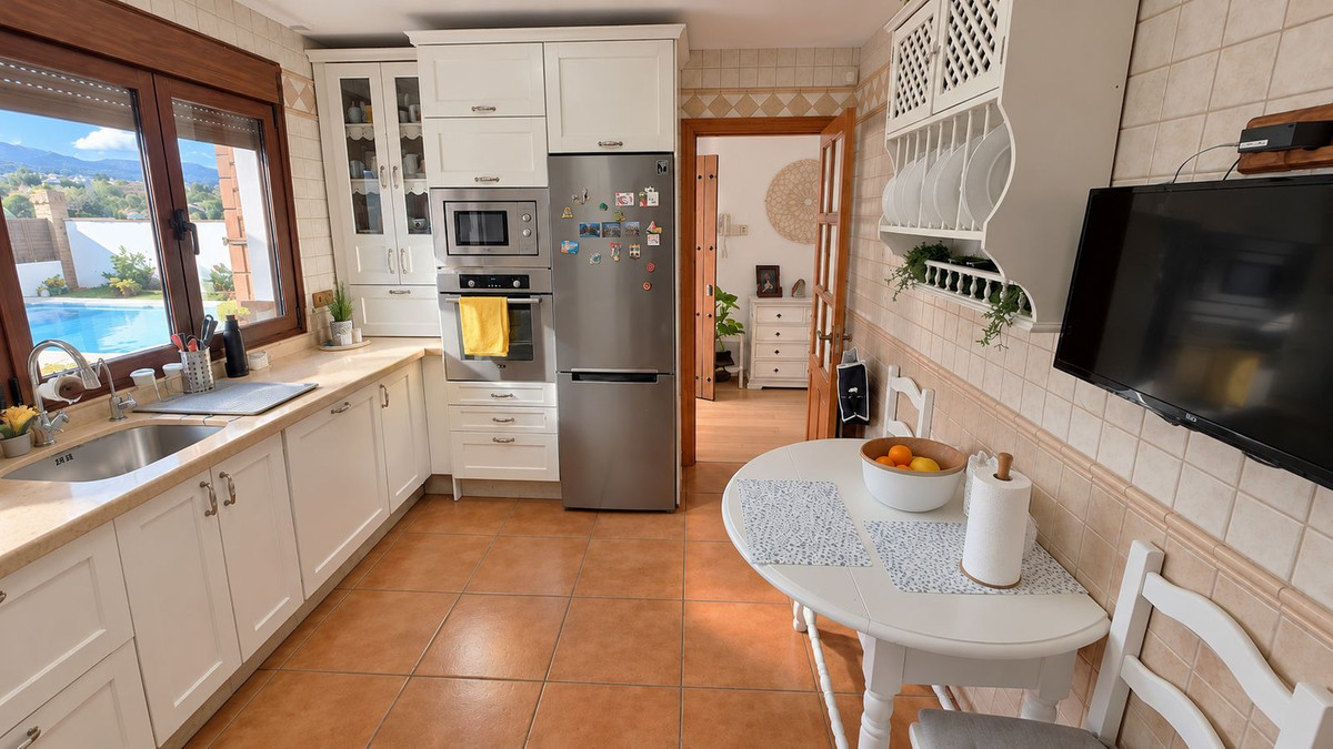 6 Bedroom Villa in Alhaurín de la Torre - Photo 4