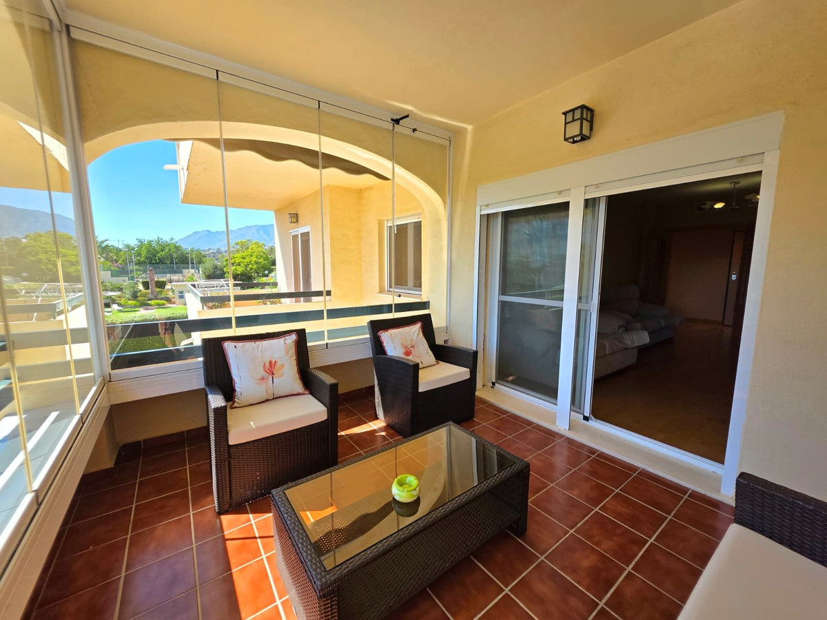 3 Bedroom Apartment in Estepona - Photo 7