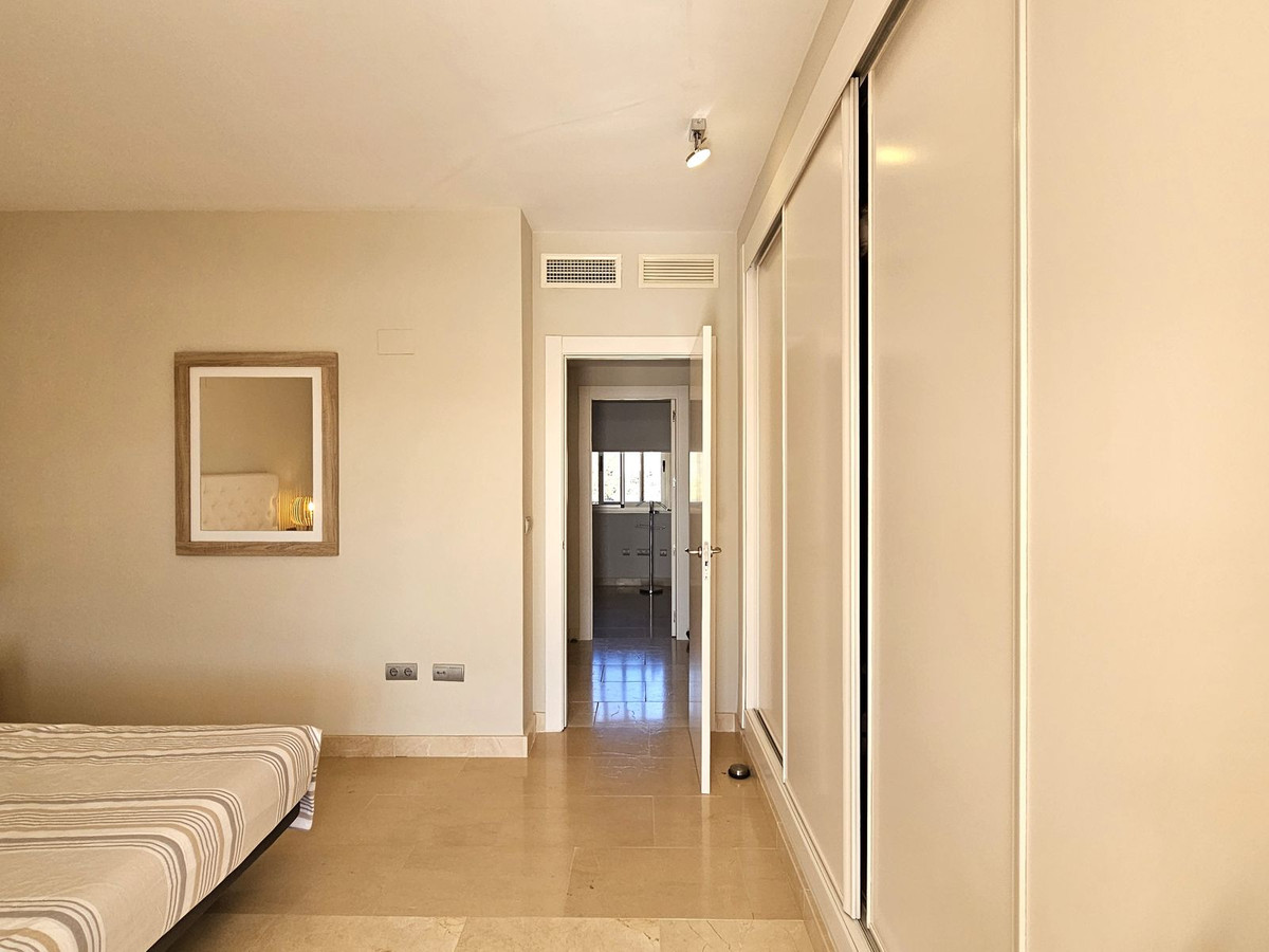 2 Bedroom Penthouse in Estepona - Photo 18