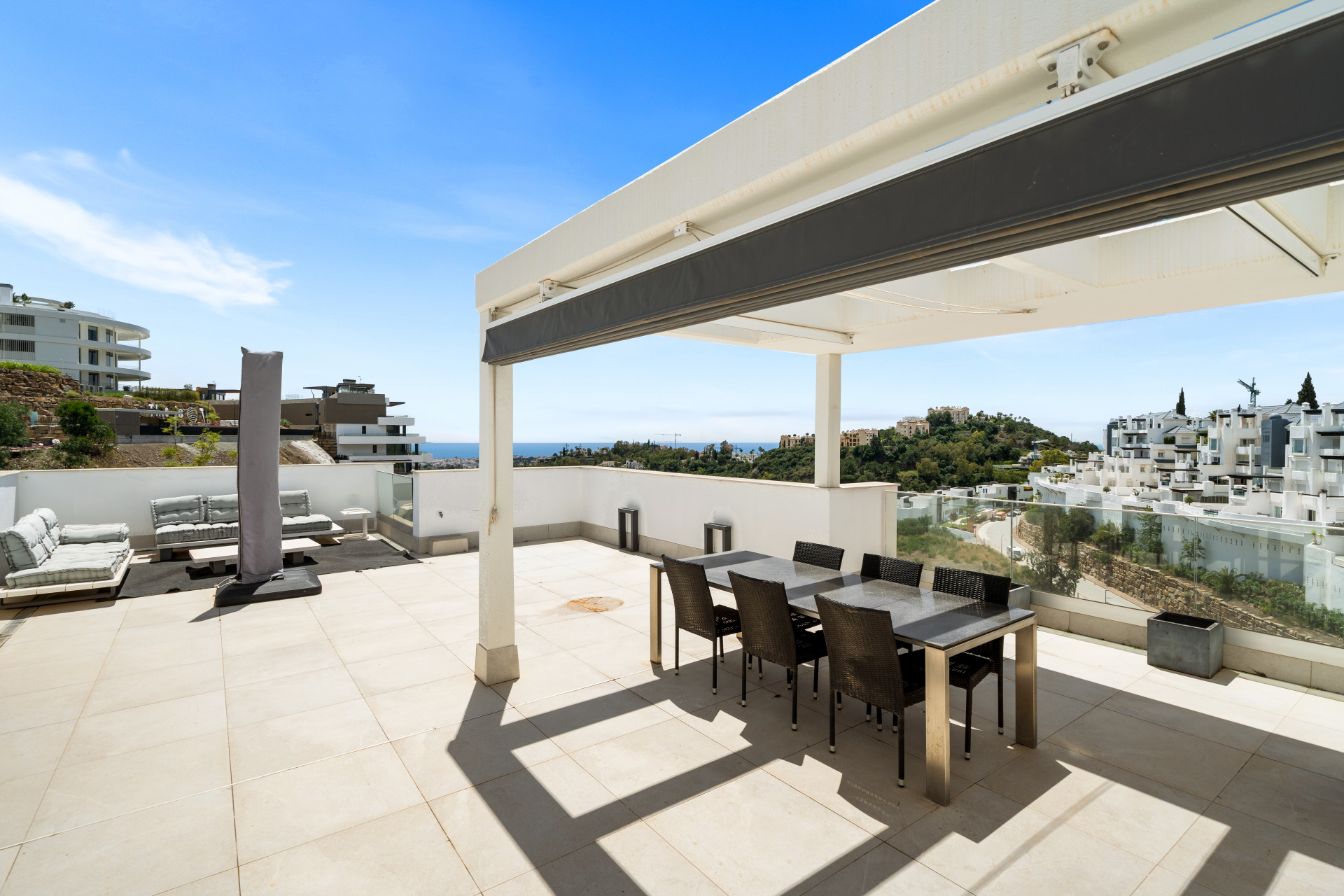 3 Bedroom Penthouse in Benahavís - Photo 12
