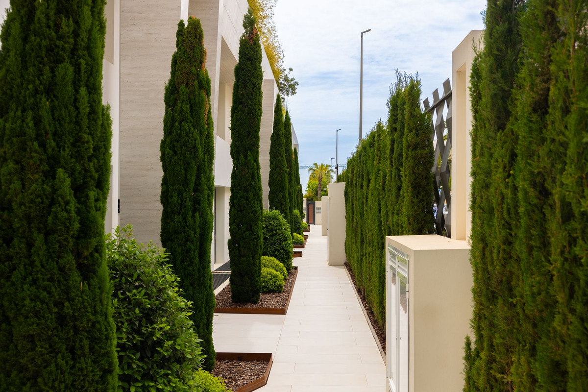 4 Bedroom Apartment in Marbella - Photo 7