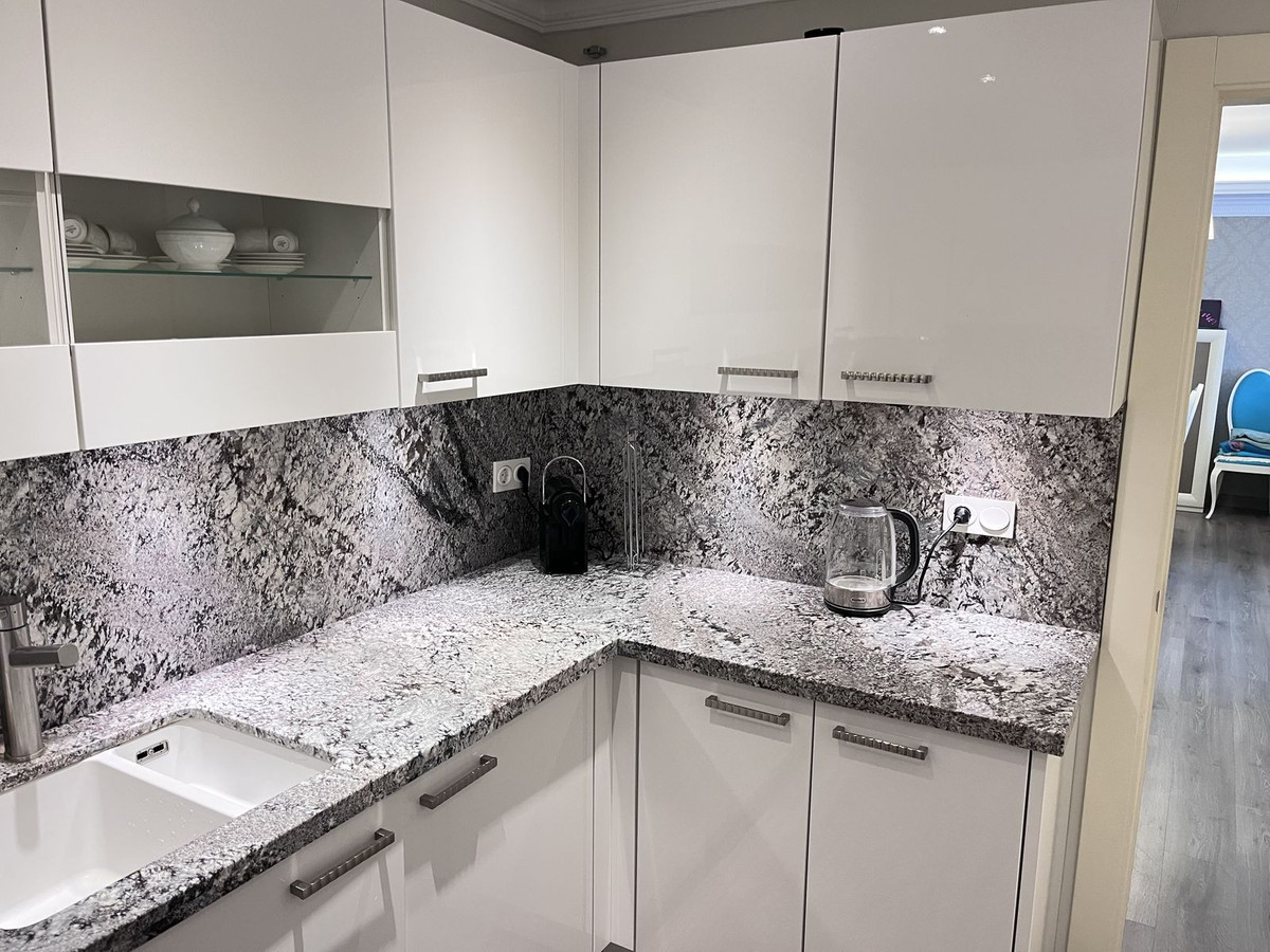 2 Bedroom Apartment in Marbella - Photo 10