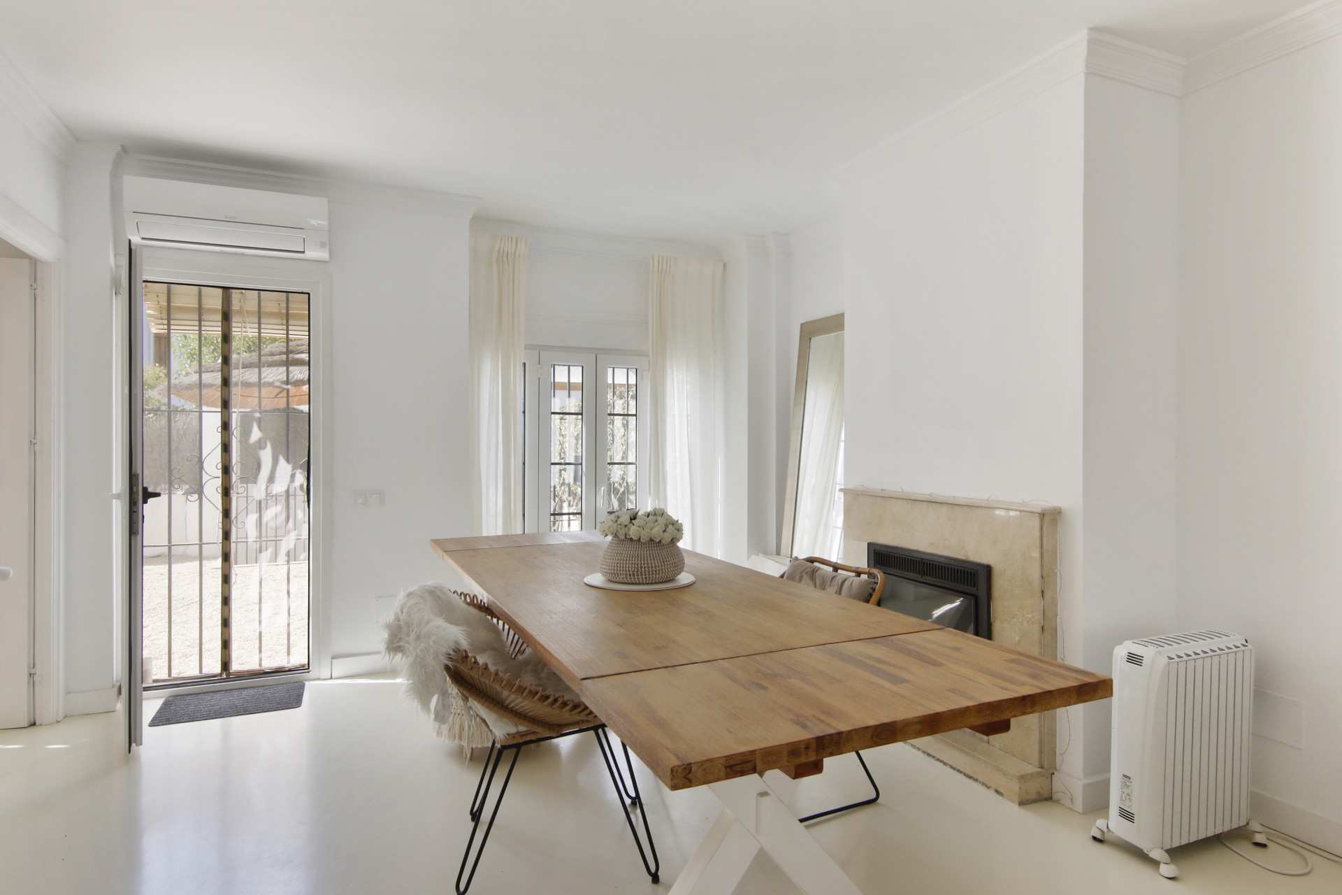 2 Bedroom Apartment in Estepona - Photo 4