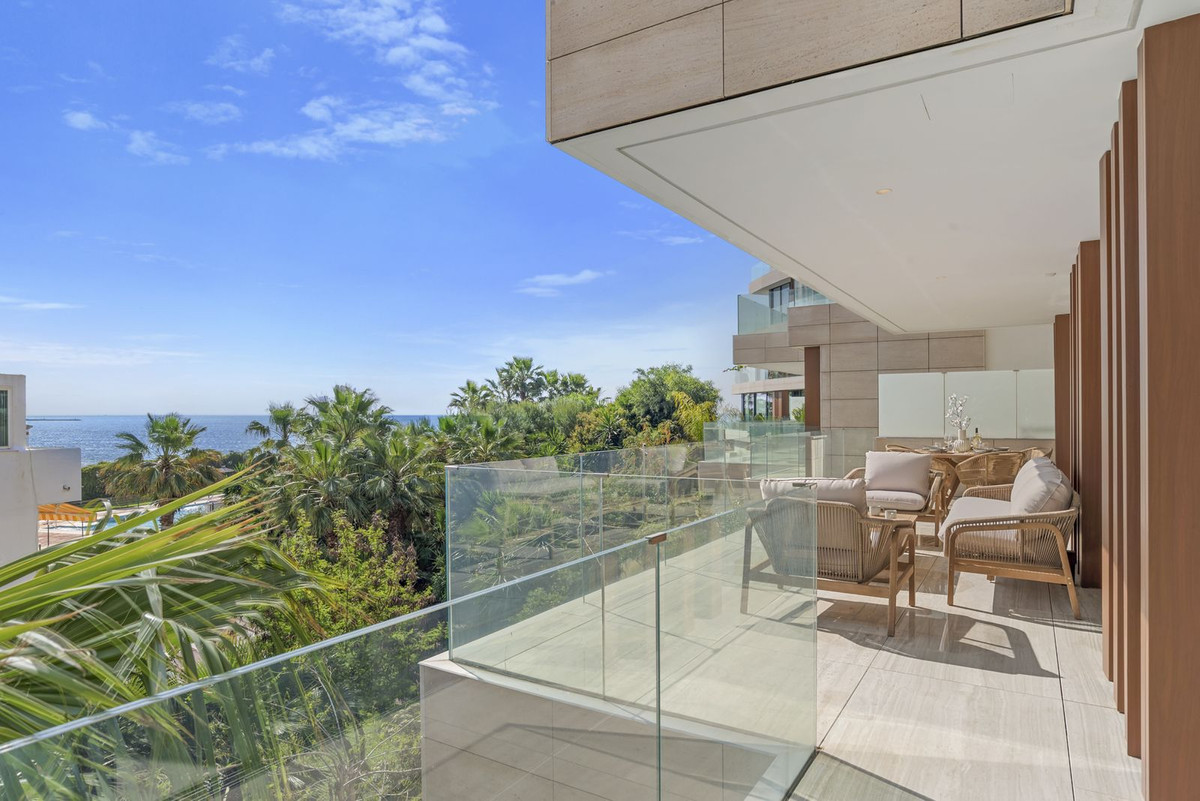 2 Bedroom Apartment in Estepona - Photo 7