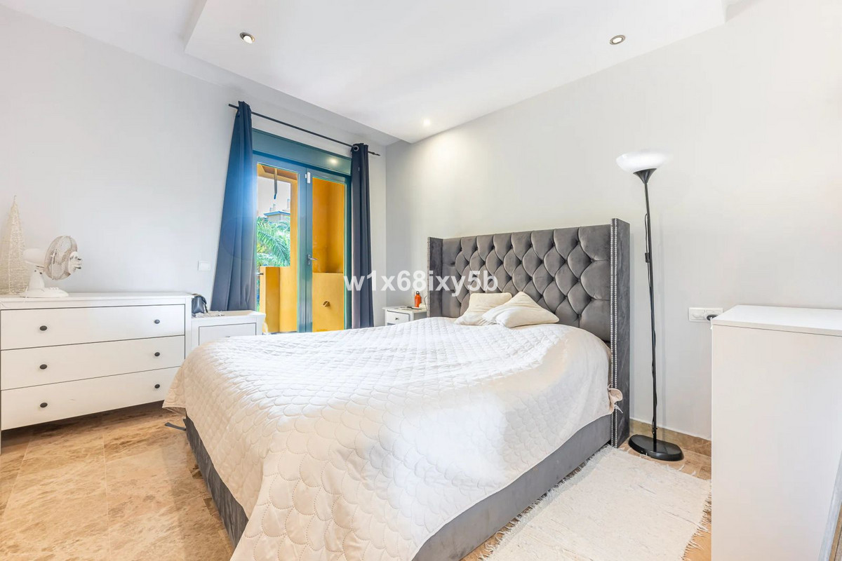 2 Bedroom Apartment in San Pedro de Alcántara - Photo 14