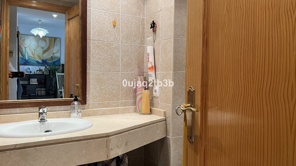 2 Bedroom Apartment in Estepona - Photo 17