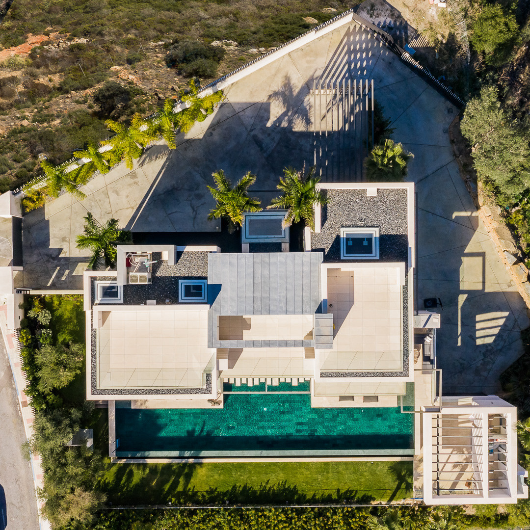 6 Bedroom Villa in Marbella - Photo 3