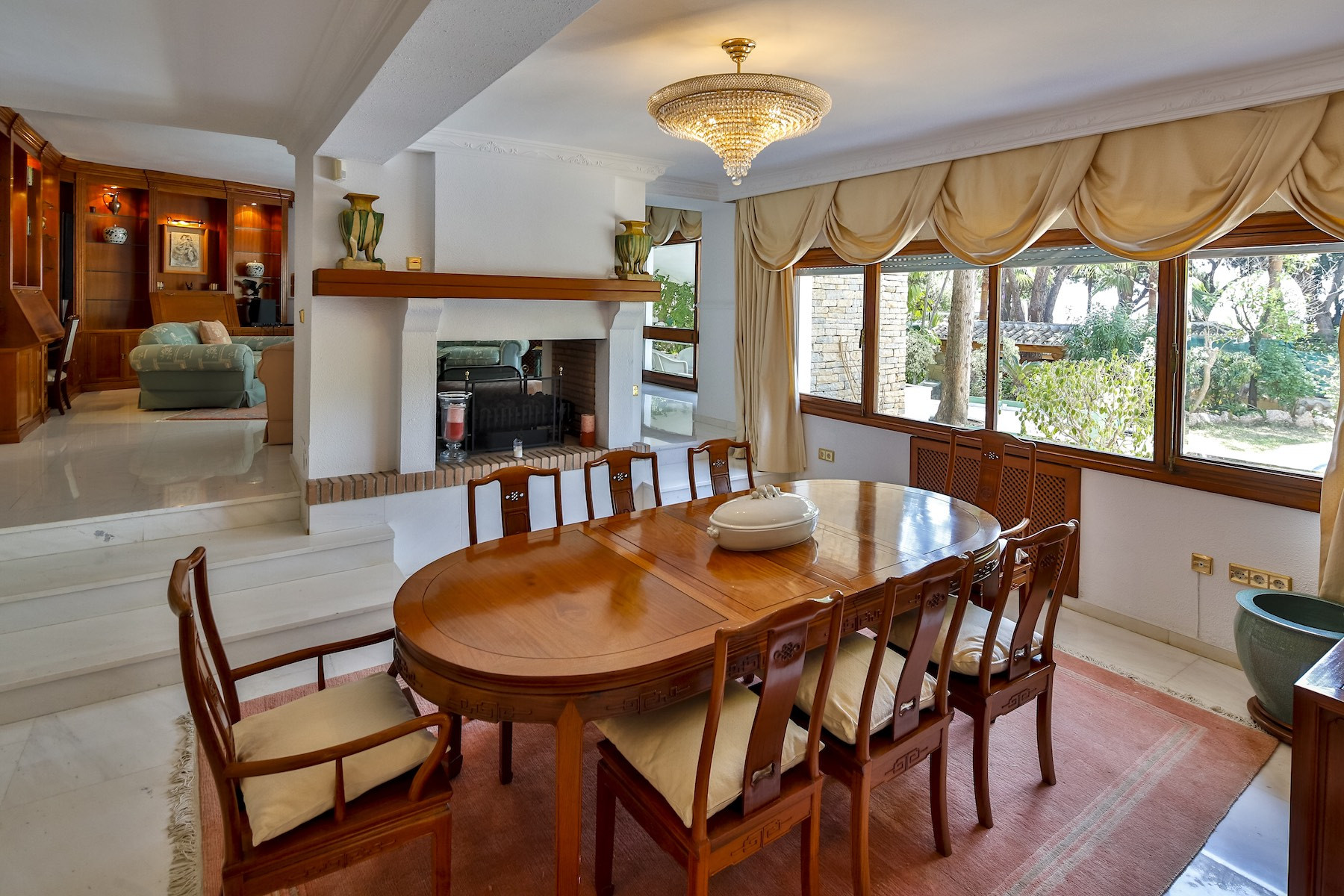 6 Bedroom Villa in Marbella - Photo 8