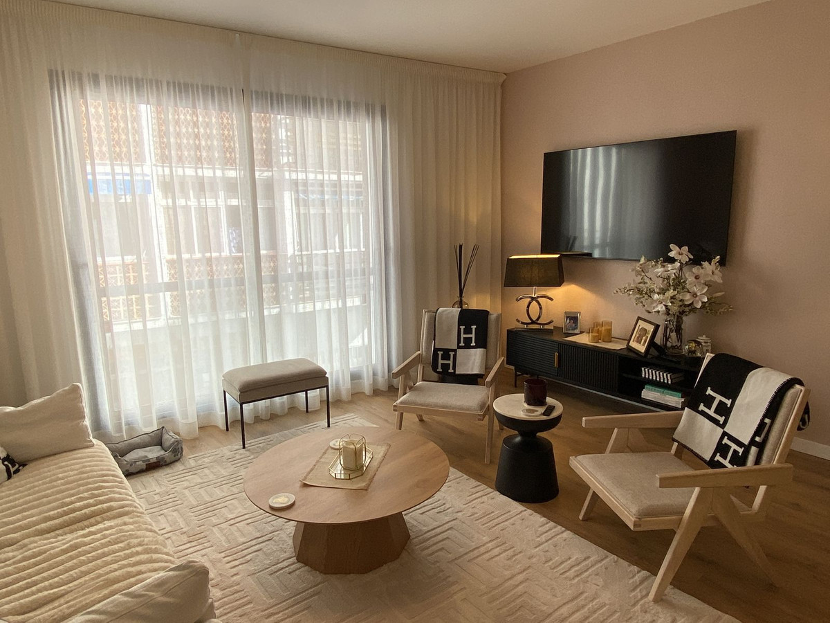 2 Bedroom Apartment in Estepona - Photo 5
