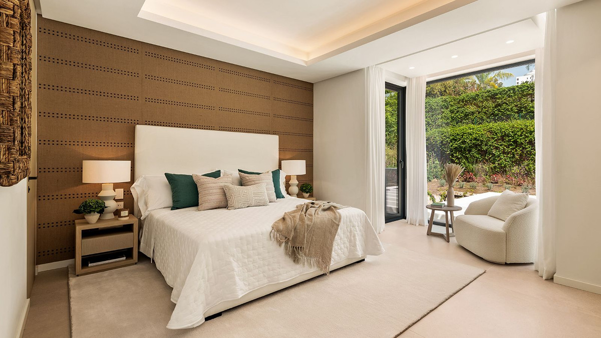 5 Bedroom Villa in Estepona - Photo 23
