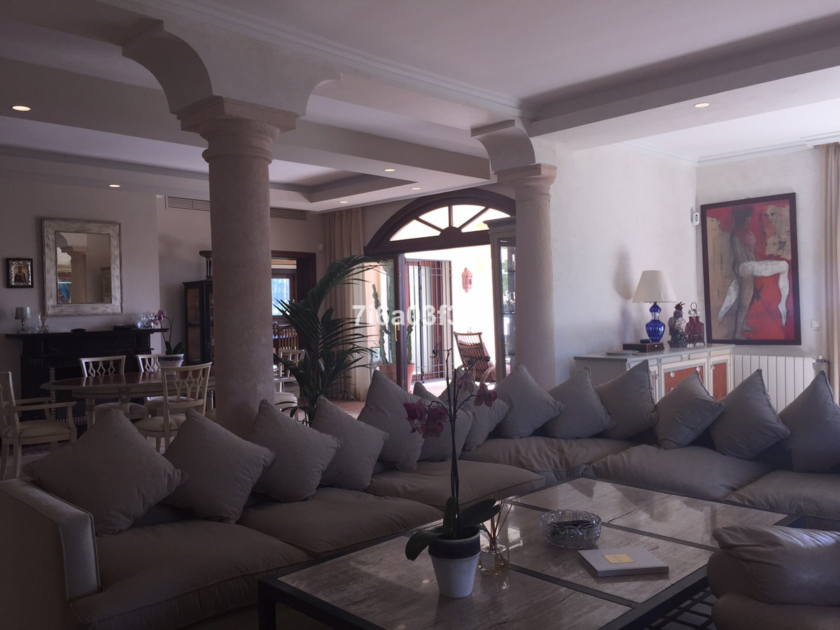 5 Bedroom Villa in Marbella - Photo 19