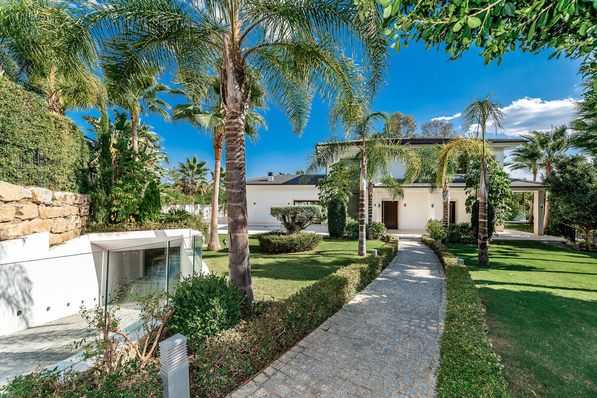 5 Bedroom Villa in Marbella - Photo 5