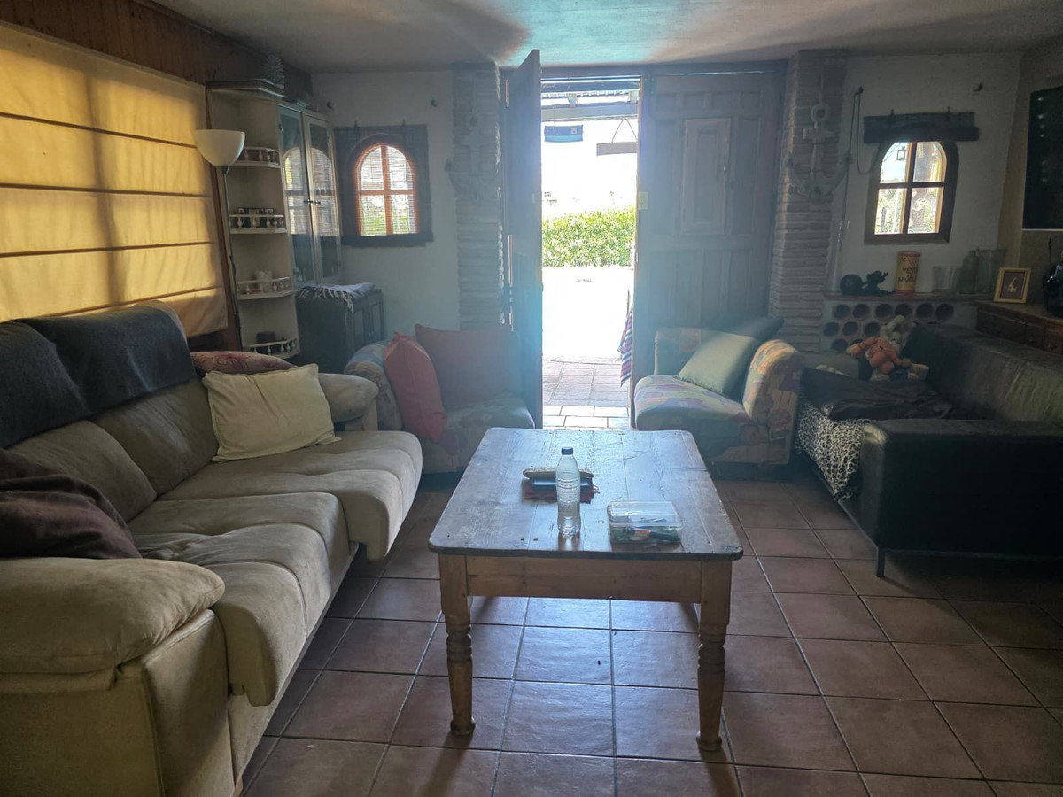 4 Bedroom Country house in Guaro - Photo 11