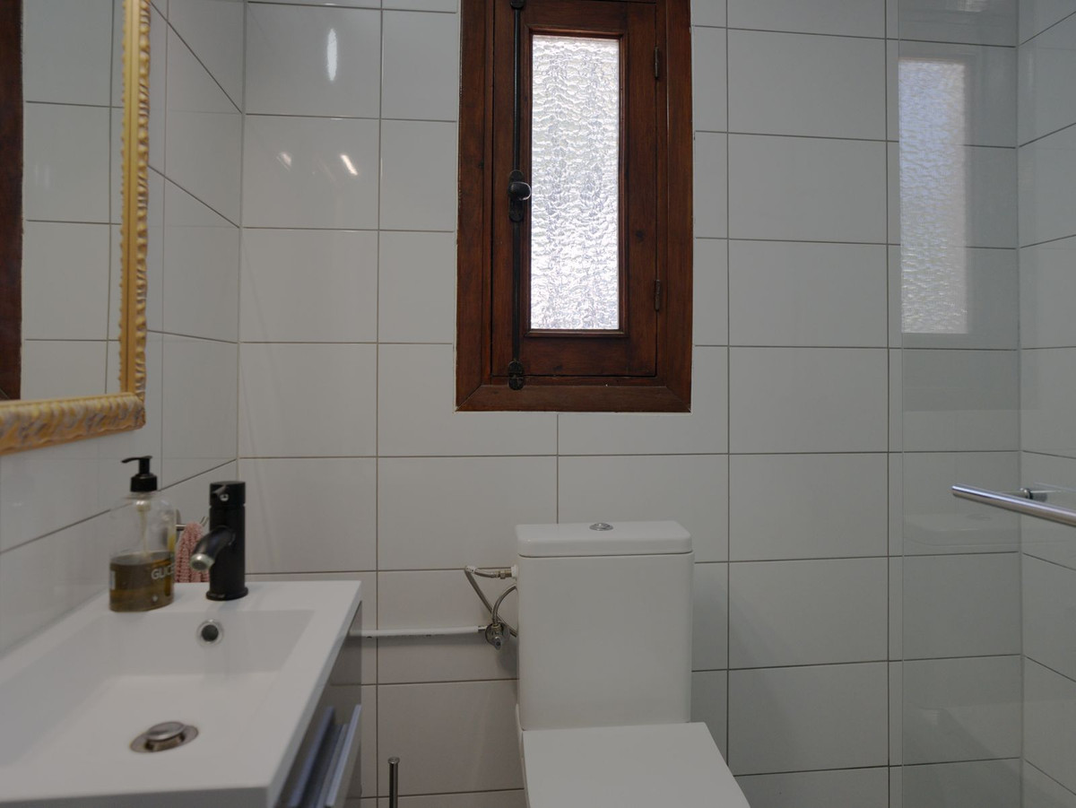 5 Bedroom Villa in Fuengirola - Photo 32