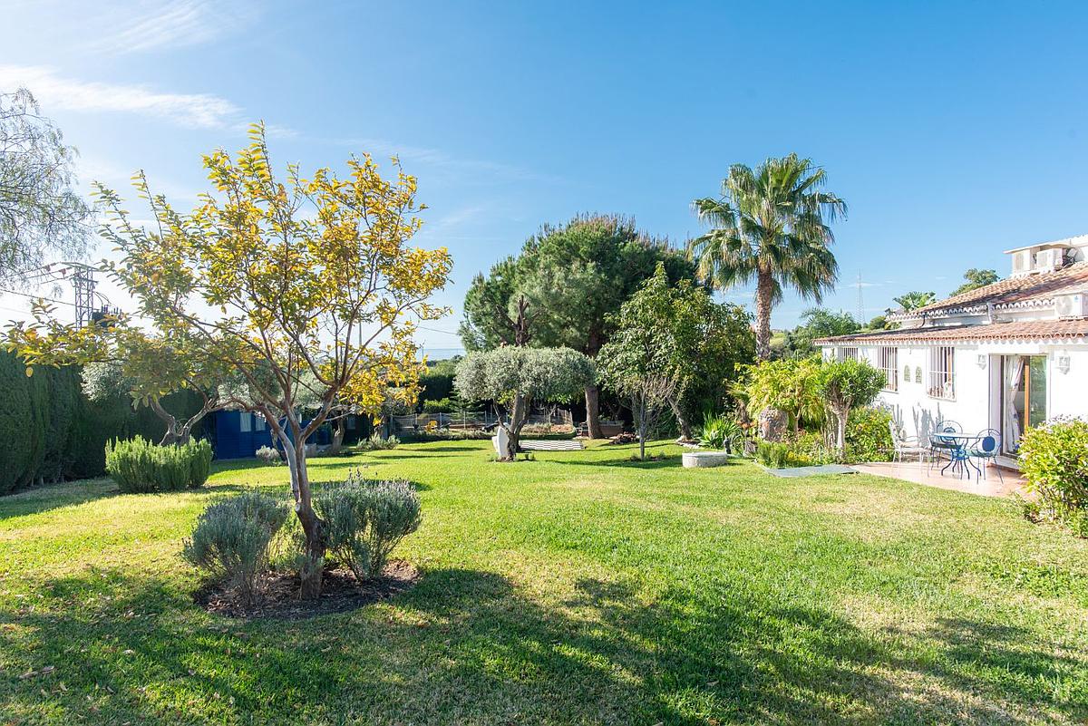 4 Bedroom Villa in Estepona - Photo 18
