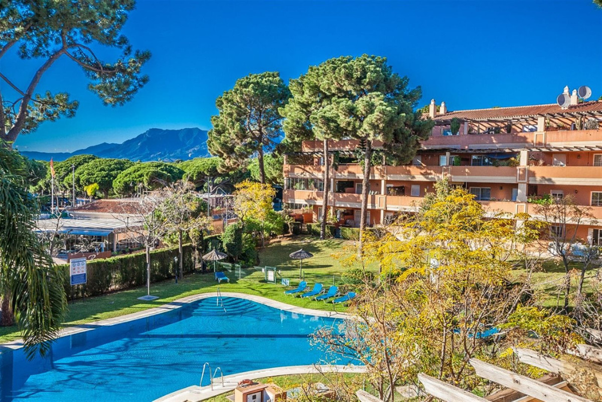 2 Bedroom Apartment in Marbella - Photo 25