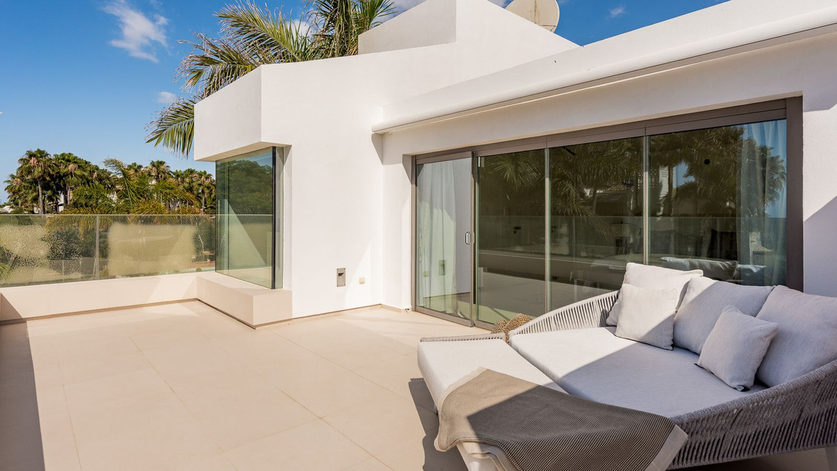 4 Bedroom Villa in Marbella - Photo 18