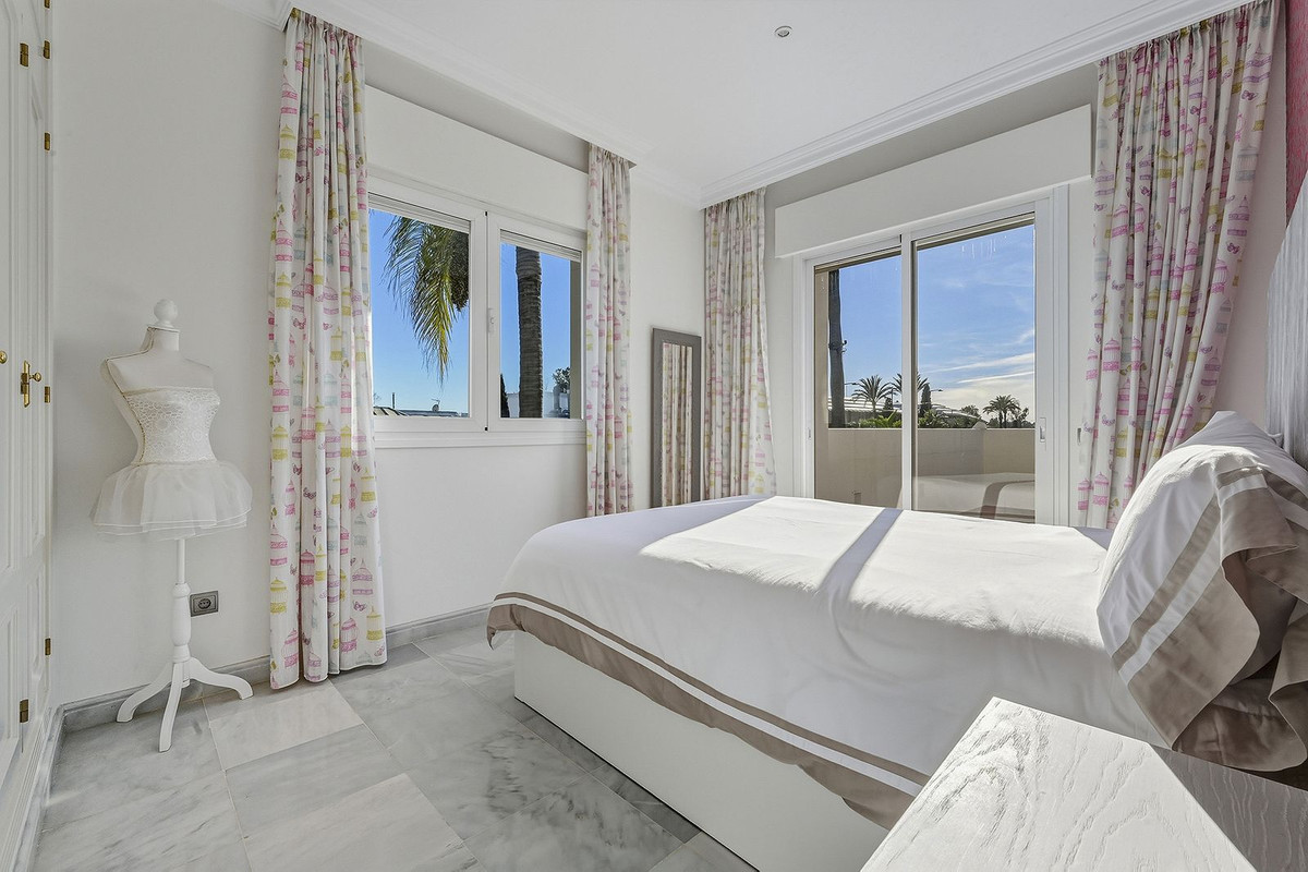 5 Bedroom Villa in San Pedro de Alcántara - Photo 18