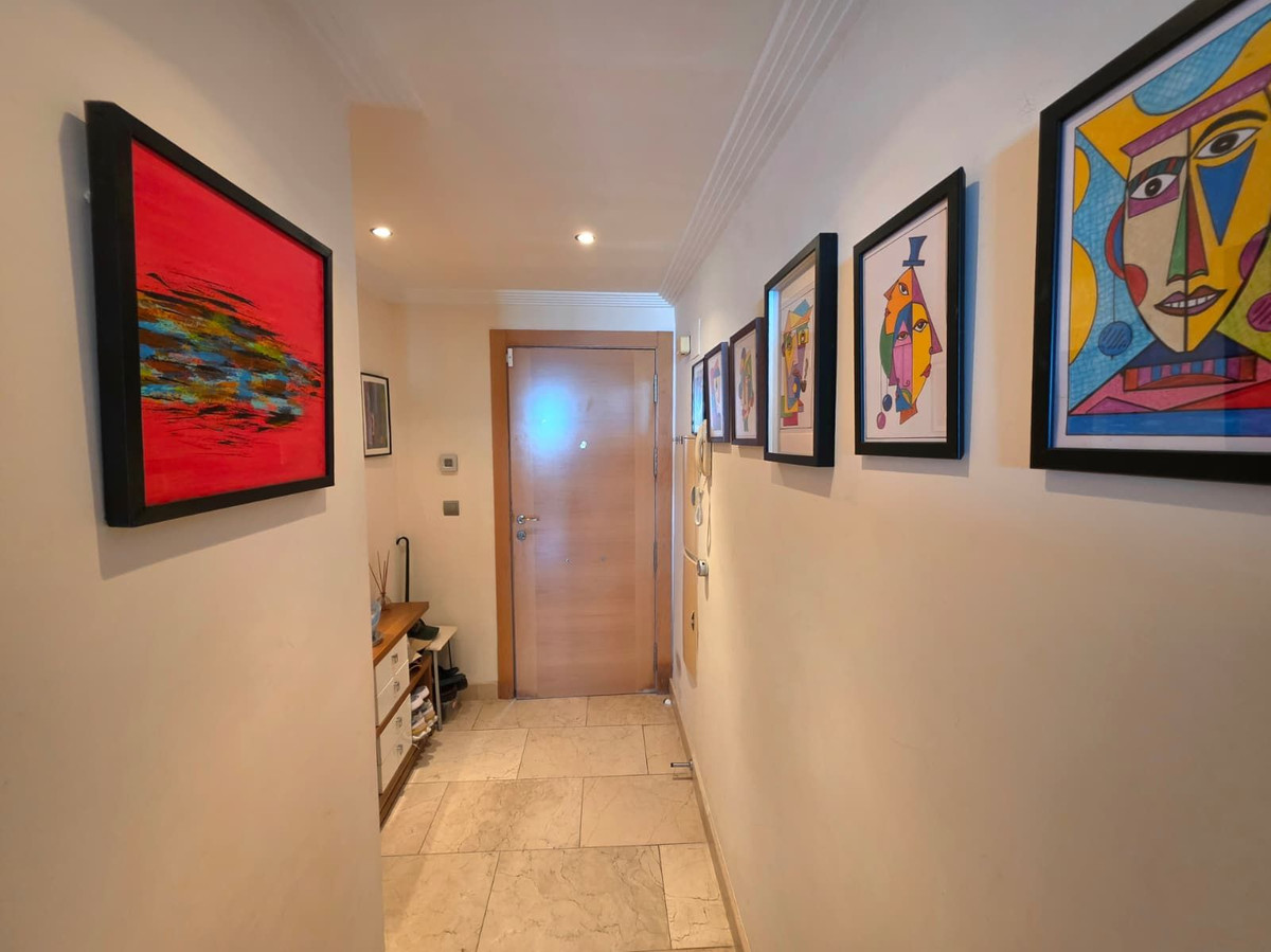 2 Bedroom Apartment in Estepona - Photo 7