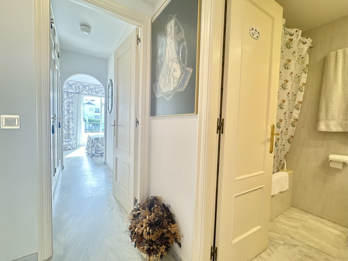 3 Bedroom Apartment in Estepona - Photo 28