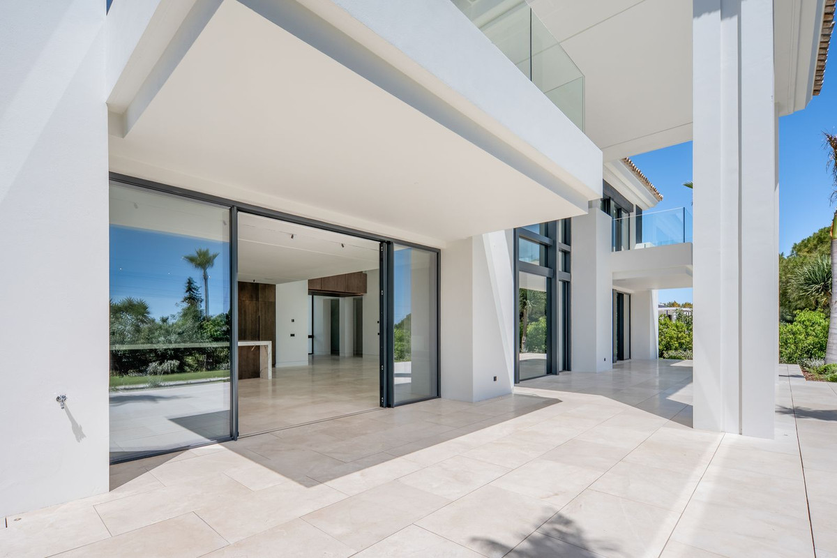 6 Bedroom Villa in Marbella - Photo 25