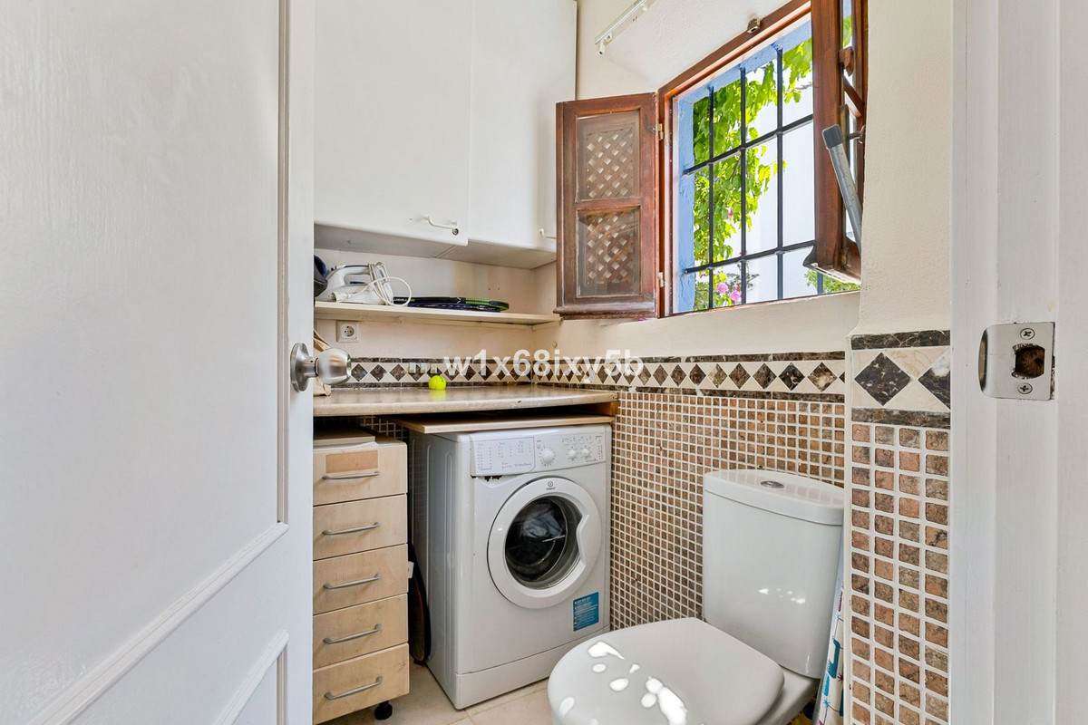 2 Bedroom Townhouse in Marbella - Photo 8