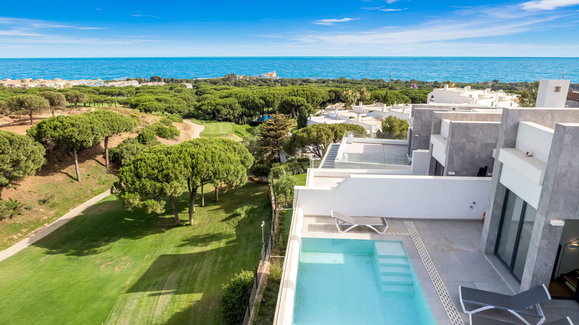 3 Bedroom Townhouse in Marbella - Photo 5