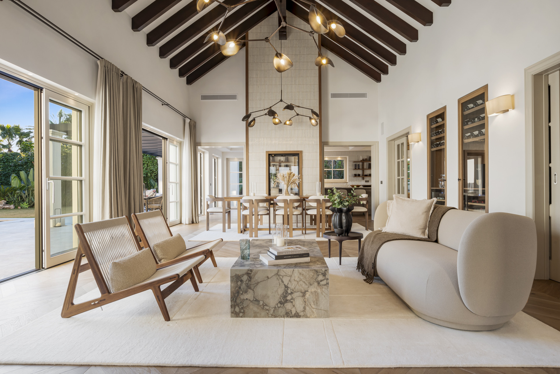 5 Bedroom Villa in Marbella - Photo 2