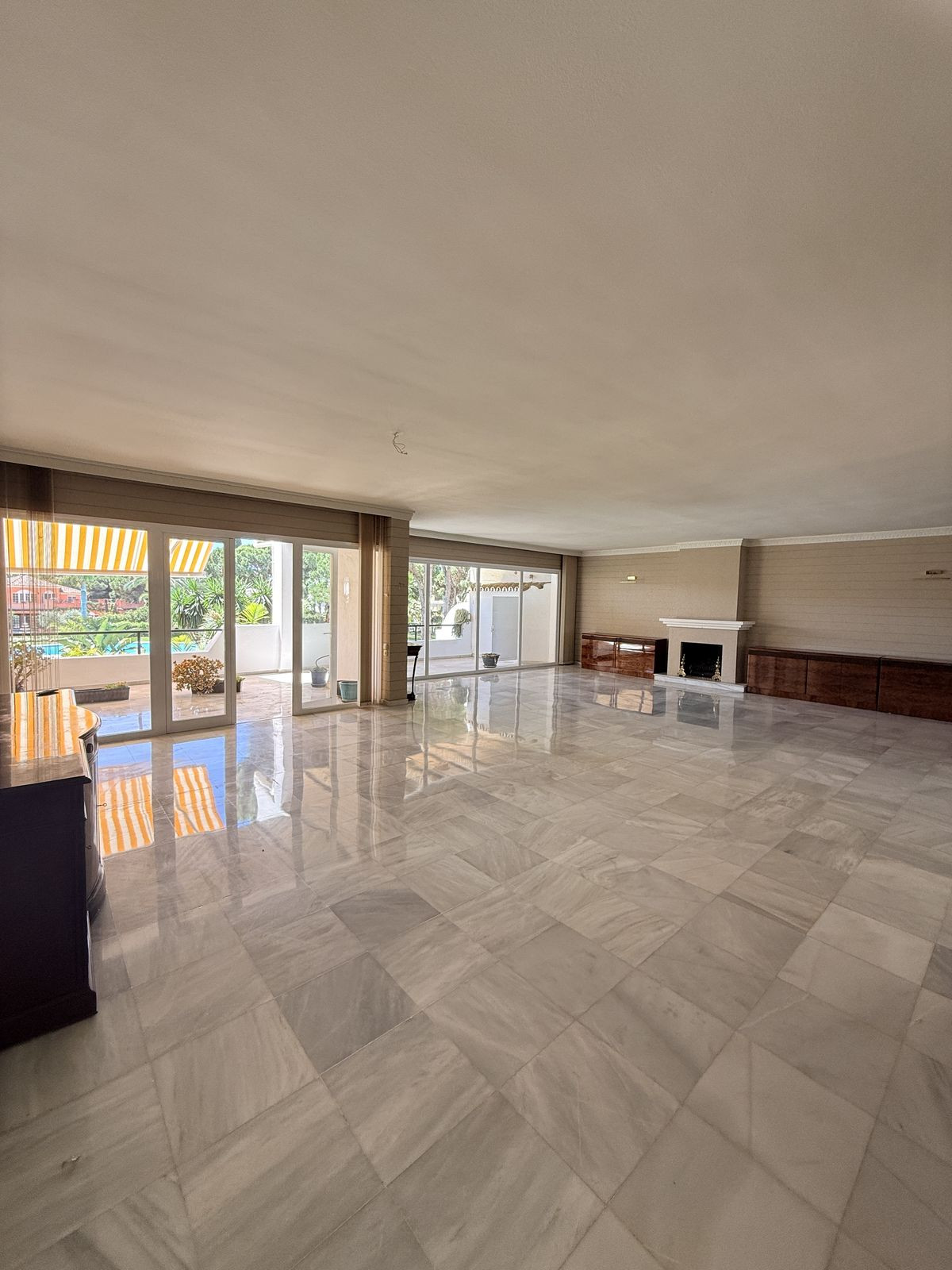 3 Bedroom Apartment in Estepona - Foto 28