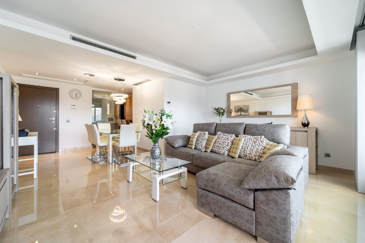 2 Bedroom Apartment in Benahavís - Photo 11