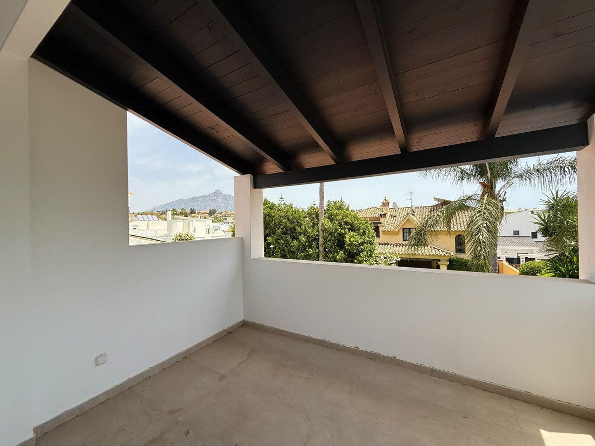 5 Bedroom Villa in Marbella - Photo 24