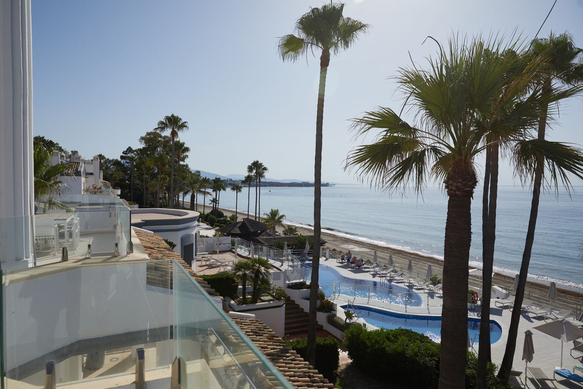 3 Bedroom Penthouse in Estepona - Photo 22