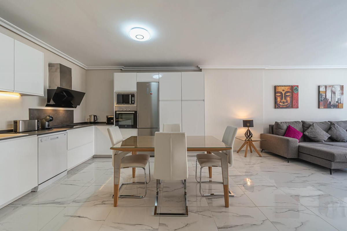 3 Bedroom Apartment in Marbella - Photo 7