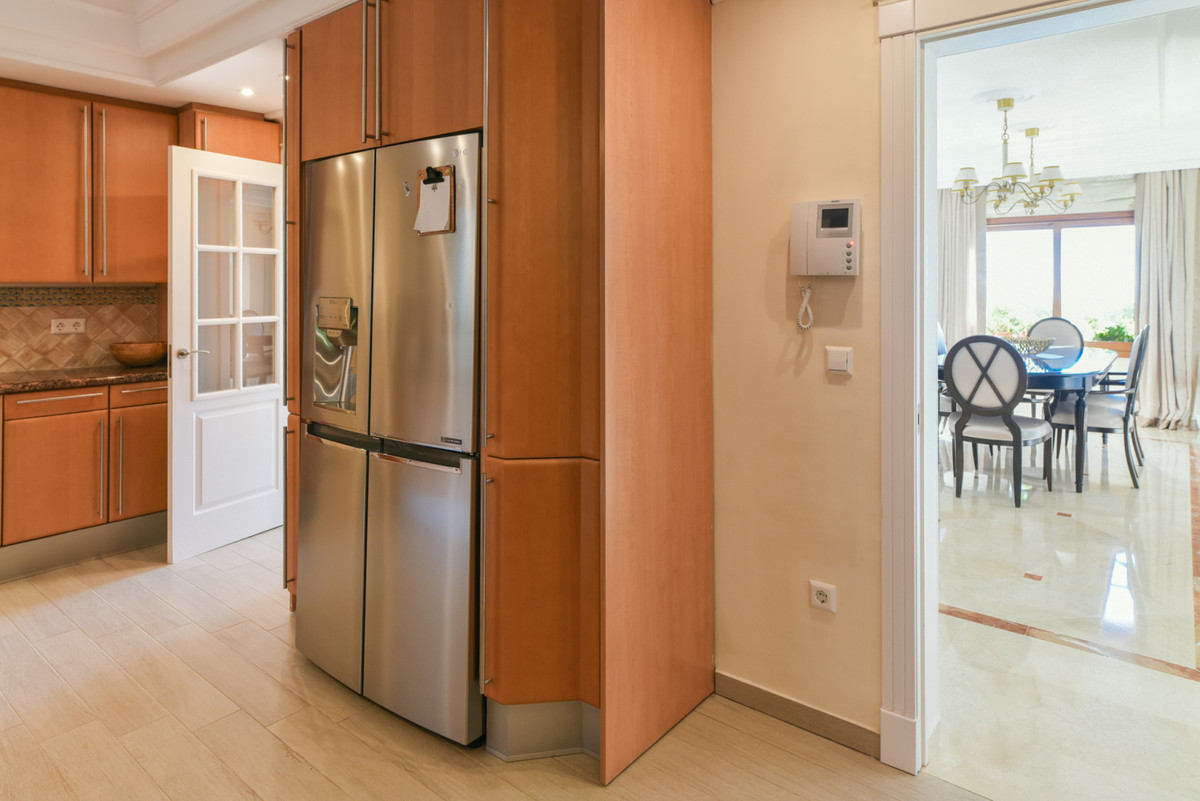5 Bedroom Villa in Marbella - Photo 9
