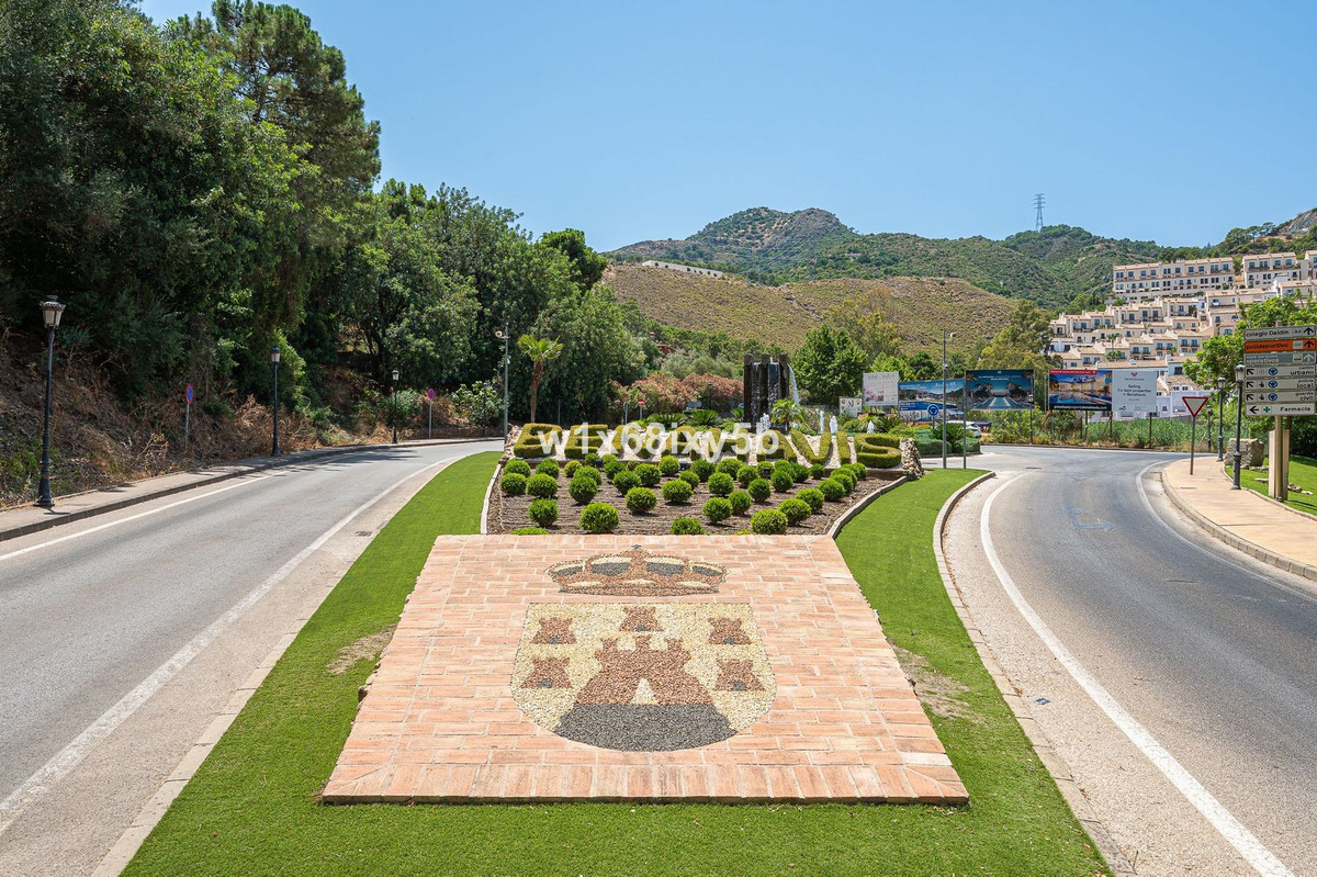 4 Bedroom Apartment in Benahavís - Photo 51