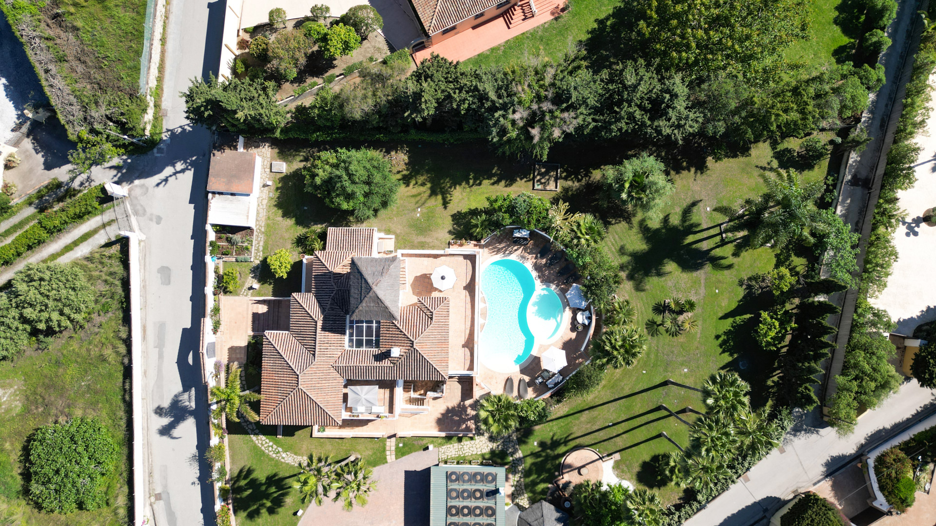 6 Bedroom Villa in Estepona - Photo 4