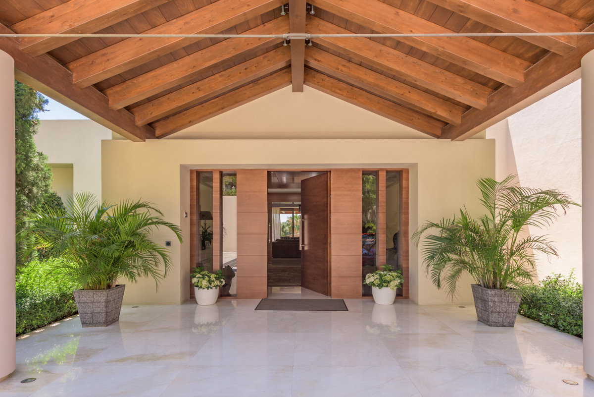 9 Bedroom Villa in Marbella - Photo 4
